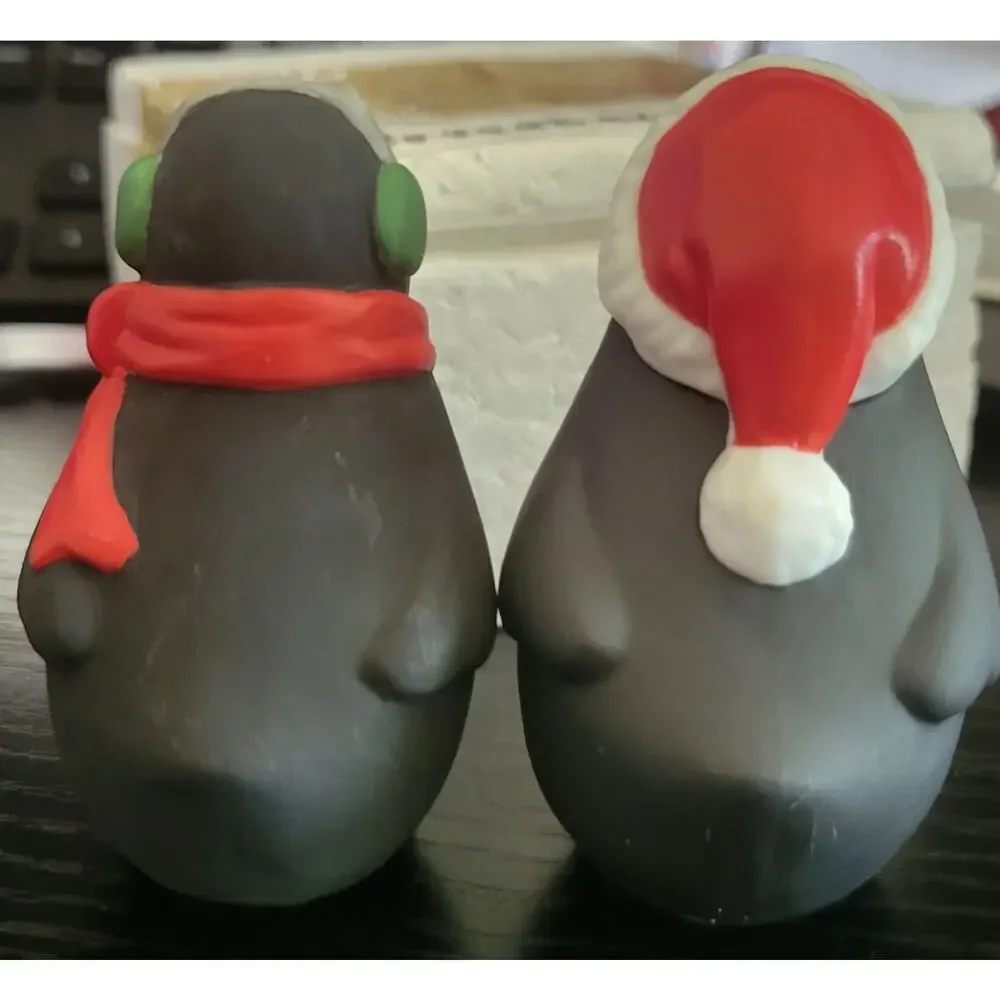 Penguin Christmas Salt & Pepper Shakers 1999 Figis 2.5